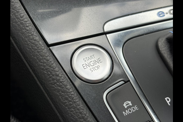 Volkswagen e-Golf e-Golf SOH88%,Draadloze telefoonlader,Camera,Carplay,Navi,Recent beurt gehad,Keyless,Warmtepomp,2e Eigenaar,Stoelverwarming,Pdc V+A,N.A.P,Nieuwe Apk bij Aflevering