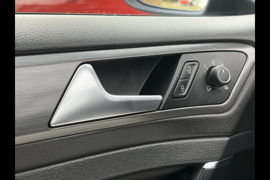 Volkswagen e-Golf e-Golf SOH88%,Draadloze telefoonlader,Camera,Carplay,Navi,Recent beurt gehad,Keyless,Warmtepomp,2e Eigenaar,Stoelverwarming,Pdc V+A,N.A.P,Nieuwe Apk bij Aflevering