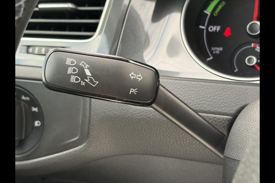 Volkswagen e-Golf e-Golf SOH88%,Draadloze telefoonlader,Camera,Carplay,Navi,Recent beurt gehad,Keyless,Warmtepomp,2e Eigenaar,Stoelverwarming,Pdc V+A,N.A.P,Nieuwe Apk bij Aflevering