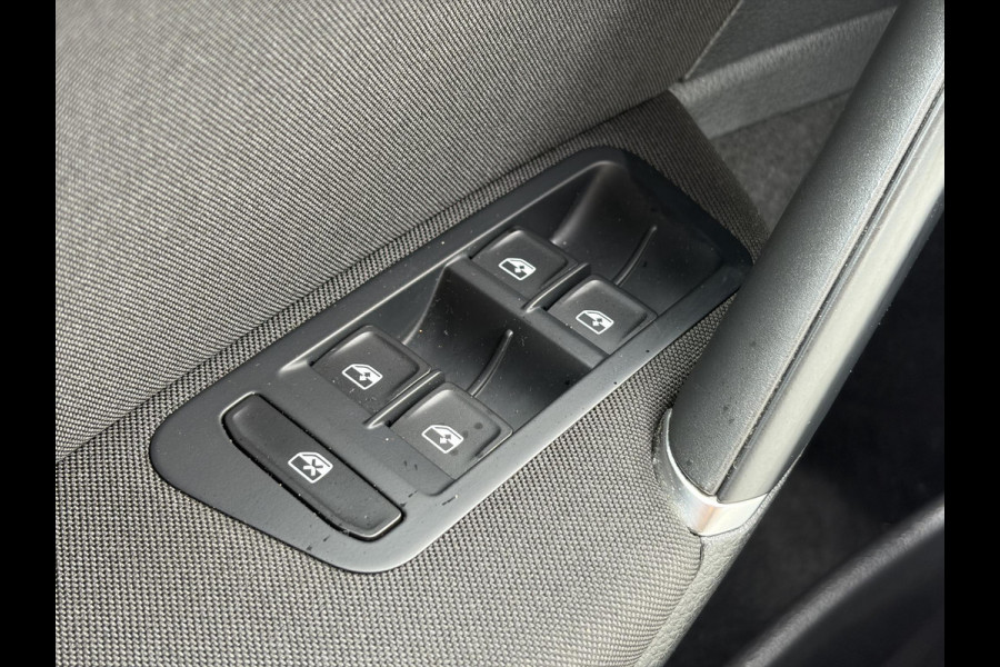 Volkswagen e-Golf e-Golf SOH88%,Draadloze telefoonlader,Camera,Carplay,Navi,Recent beurt gehad,Keyless,Warmtepomp,2e Eigenaar,Stoelverwarming,Pdc V+A,N.A.P,Nieuwe Apk bij Aflevering