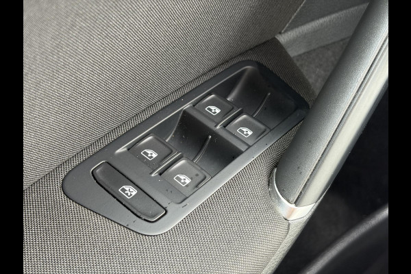 Volkswagen e-Golf e-Golf SOH88%,Draadloze telefoonlader,Camera,Carplay,Navi,Recent beurt gehad,Keyless,Warmtepomp,2e Eigenaar,Stoelverwarming,Pdc V+A,N.A.P,Nieuwe Apk bij Aflevering