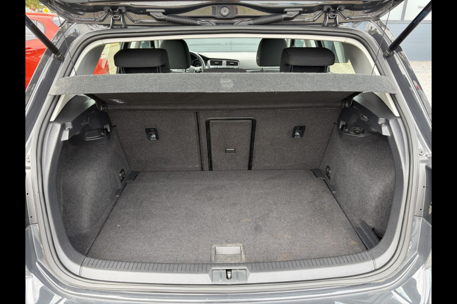 Volkswagen e-Golf e-Golf SOH88%,Draadloze telefoonlader,Camera,Carplay,Navi,Recent beurt gehad,Keyless,Warmtepomp,2e Eigenaar,Stoelverwarming,Pdc V+A,N.A.P,Nieuwe Apk bij Aflevering