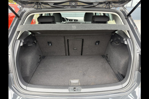 Volkswagen e-Golf e-Golf SOH88%,Draadloze telefoonlader,Camera,Carplay,Navi,Recent beurt gehad,Keyless,Warmtepomp,2e Eigenaar,Stoelverwarming,Pdc V+A,N.A.P,Nieuwe Apk bij Aflevering