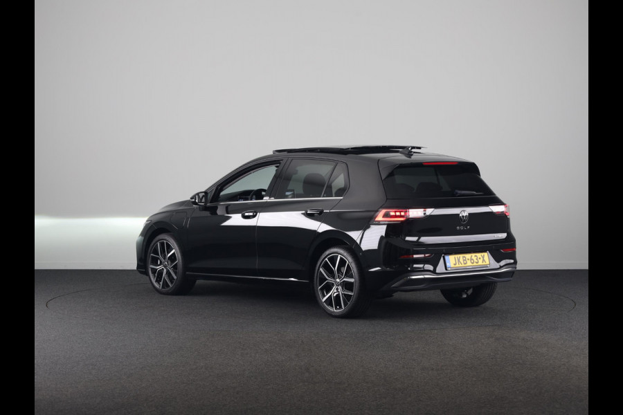 Volkswagen Golf 1.5 eHybrid Style Edition 204 pk Automaat (DSG) | Verlengde garantie | Navigatie via App | Panoramadak | Parkeersensoren (Park assist) | Achteruitrijcamera |