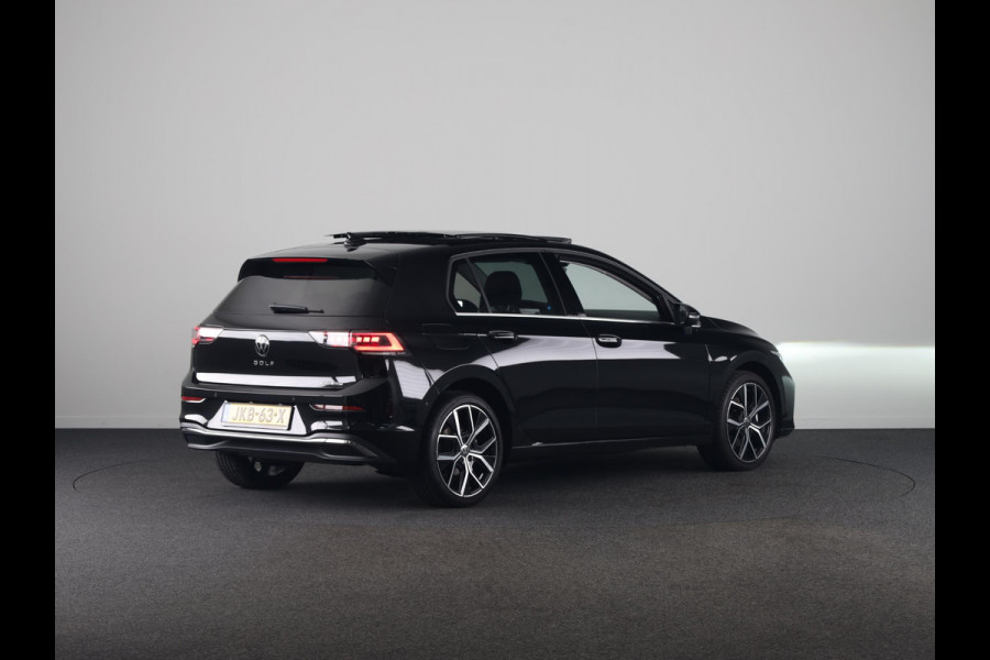 Volkswagen Golf 1.5 eHybrid Style Edition 204 pk Automaat (DSG) | Verlengde garantie | Navigatie via App | Panoramadak | Parkeersensoren (Park assist) | Achteruitrijcamera |