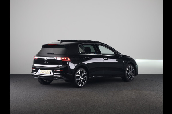 Volkswagen Golf 1.5 eHybrid Style Edition 204 pk Automaat (DSG) | Verlengde garantie | Navigatie via App | Panoramadak | Parkeersensoren (Park assist) | Achteruitrijcamera |
