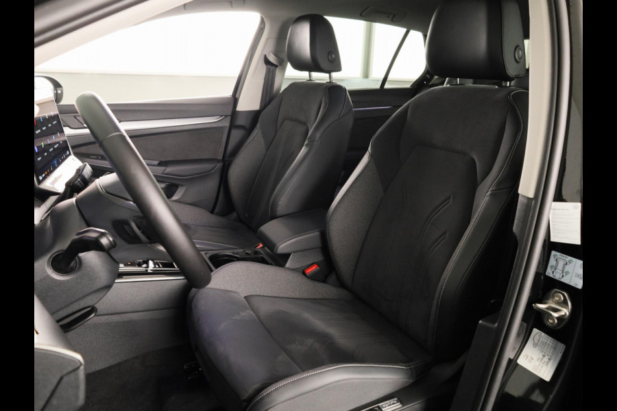 Volkswagen Golf 1.5 eHybrid Style Edition 204 pk Automaat (DSG) | Verlengde garantie | Navigatie via App | Panoramadak | Parkeersensoren (Park assist) | Achteruitrijcamera |