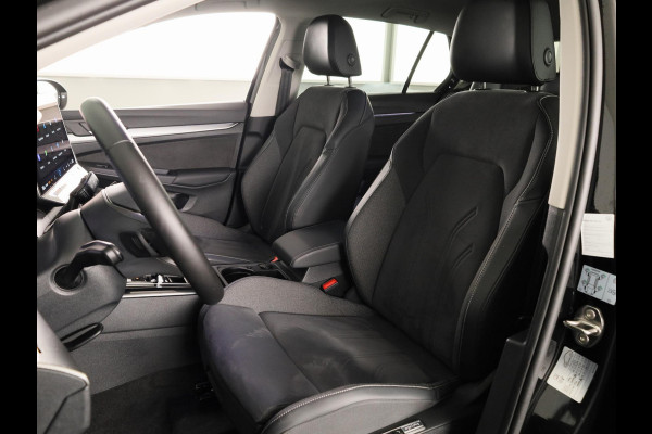 Volkswagen Golf 1.5 eHybrid Style Edition 204 pk Automaat (DSG) | Verlengde garantie | Navigatie via App | Panoramadak | Parkeersensoren (Park assist) | Achteruitrijcamera |