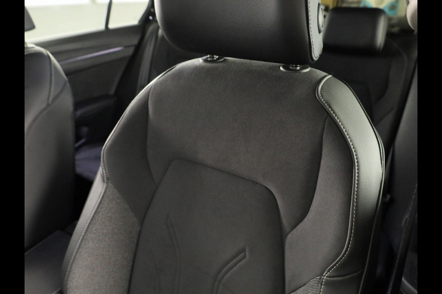 Volkswagen Golf 1.5 eHybrid Style Edition 204 pk Automaat (DSG) | Verlengde garantie | Navigatie via App | Panoramadak | Parkeersensoren (Park assist) | Achteruitrijcamera |