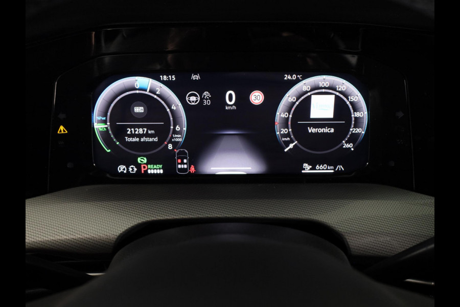 Volkswagen Golf 1.5 eHybrid Style Edition 204 pk Automaat (DSG) | Verlengde garantie | Navigatie via App | Panoramadak | Parkeersensoren (Park assist) | Achteruitrijcamera |