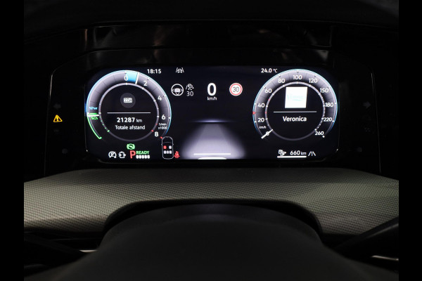 Volkswagen Golf 1.5 eHybrid Style Edition 204 pk Automaat (DSG) | Verlengde garantie | Navigatie via App | Panoramadak | Parkeersensoren (Park assist) | Achteruitrijcamera |