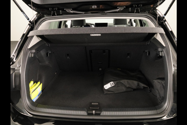 Volkswagen Golf 1.5 eHybrid Style Edition 204 pk Automaat (DSG) | Verlengde garantie | Navigatie via App | Panoramadak | Parkeersensoren (Park assist) | Achteruitrijcamera |