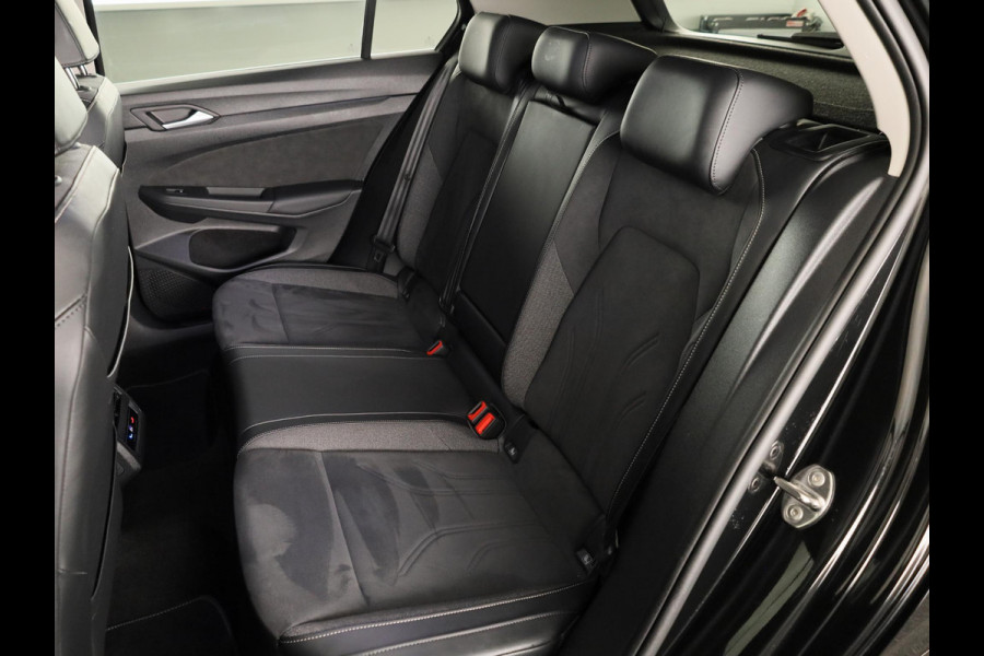 Volkswagen Golf 1.5 eHybrid Style Edition 204 pk Automaat (DSG) | Verlengde garantie | Navigatie via App | Panoramadak | Parkeersensoren (Park assist) | Achteruitrijcamera |