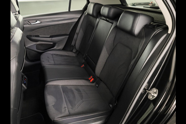 Volkswagen Golf 1.5 eHybrid Style Edition 204 pk Automaat (DSG) | Verlengde garantie | Navigatie via App | Panoramadak | Parkeersensoren (Park assist) | Achteruitrijcamera |