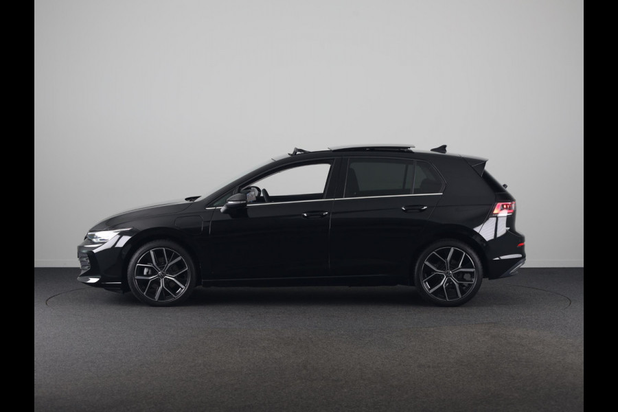 Volkswagen Golf 1.5 eHybrid Style Edition 204 pk Automaat (DSG) | Verlengde garantie | Navigatie via App | Panoramadak | Parkeersensoren (Park assist) | Achteruitrijcamera |