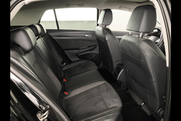 Volkswagen Golf 1.5 eHybrid Style Edition 204 pk Automaat (DSG) | Verlengde garantie | Navigatie via App | Panoramadak | Parkeersensoren (Park assist) | Achteruitrijcamera |