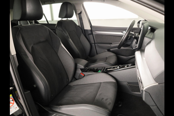 Volkswagen Golf 1.5 eHybrid Style Edition 204 pk Automaat (DSG) | Verlengde garantie | Navigatie via App | Panoramadak | Parkeersensoren (Park assist) | Achteruitrijcamera |