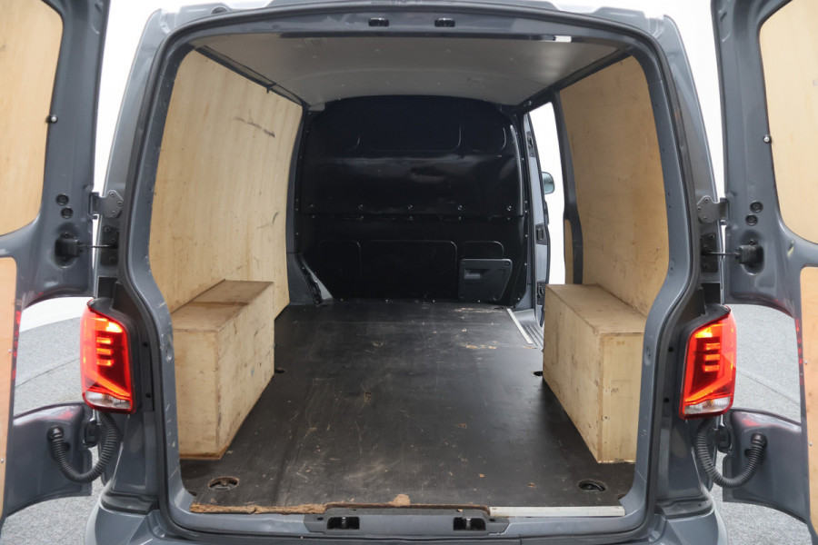 Volkswagen Transporter 2.0 TDI DSG 150 PK Lang 3-Zits, Airco, Cruise, Apple Carplay, Camera, DAB, PDC, Trekhaak, 18''