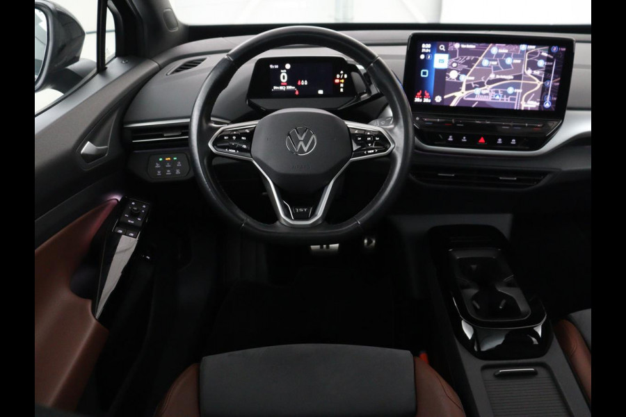 Volkswagen ID.4 First Max 77 kWh | SOH 91,9% | Panoramadak | Leder/alcantara | Memory | Stuur/stoel verwarming | Adaptive cruise | 360 camera | Dodehoek detectie | Carplay | Sfeerverlichting |