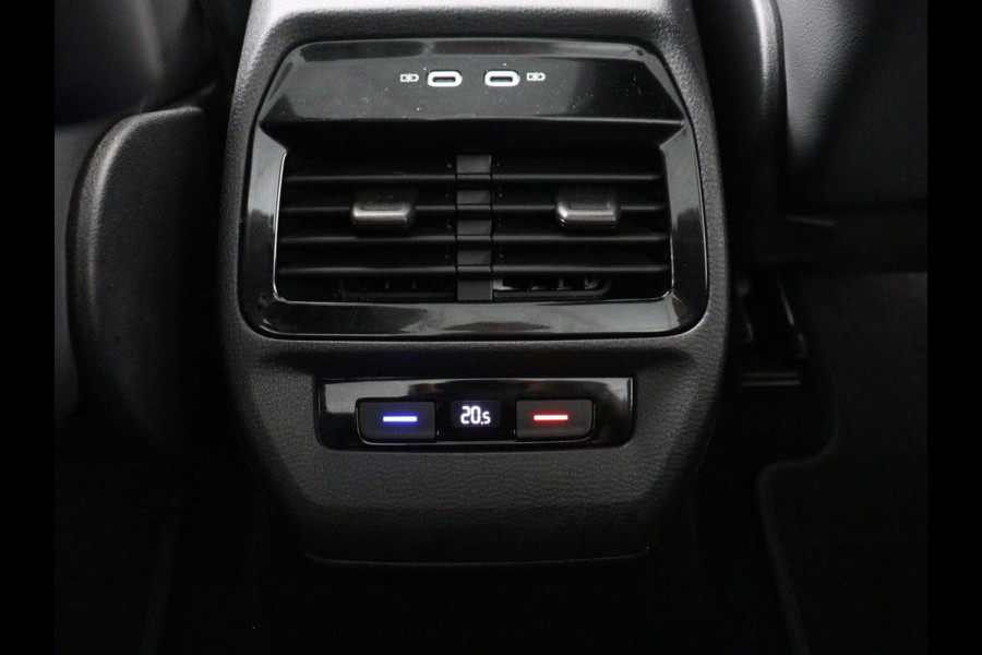 Volkswagen ID.4 First Max 77 kWh | SOH 91,9% | Panoramadak | Leder/alcantara | Memory | Stuur/stoel verwarming | Adaptive cruise | 360 camera | Dodehoek detectie | Carplay | Sfeerverlichting |