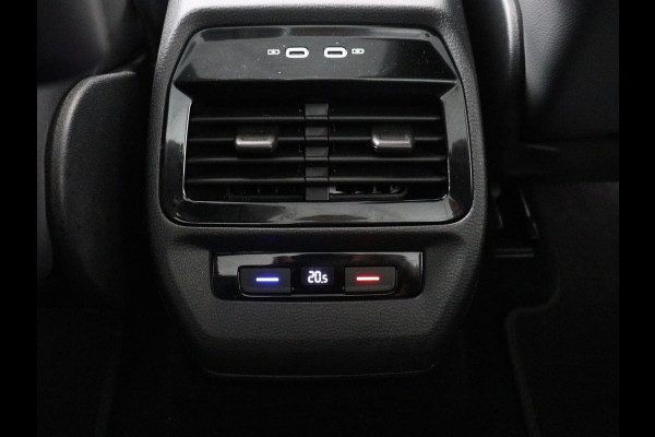 Volkswagen ID.4 First Max 77 kWh | SOH 91,9% | Panoramadak | Leder/alcantara | Memory | Stuur/stoel verwarming | Adaptive cruise | 360 camera | Dodehoek detectie | Carplay | Sfeerverlichting |