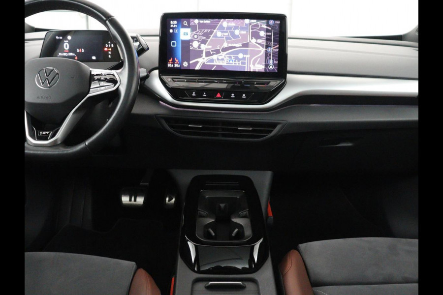 Volkswagen ID.4 First Max 77 kWh | SOH 91,9% | Panoramadak | Leder/alcantara | Memory | Stuur/stoel verwarming | Adaptive cruise | 360 camera | Dodehoek detectie | Carplay | Sfeerverlichting |