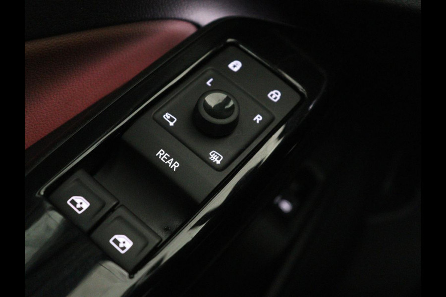 Volkswagen ID.4 First Max 77 kWh | SOH 91,9% | Panoramadak | Leder/alcantara | Memory | Stuur/stoel verwarming | Adaptive cruise | 360 camera | Dodehoek detectie | Carplay | Sfeerverlichting |