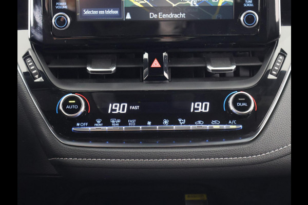 Toyota Corolla 1.8 Hybrid Active Bi-Tone Sport | Apple Carplay & AndroidAUTO | Navigatie | Privacy Glass |