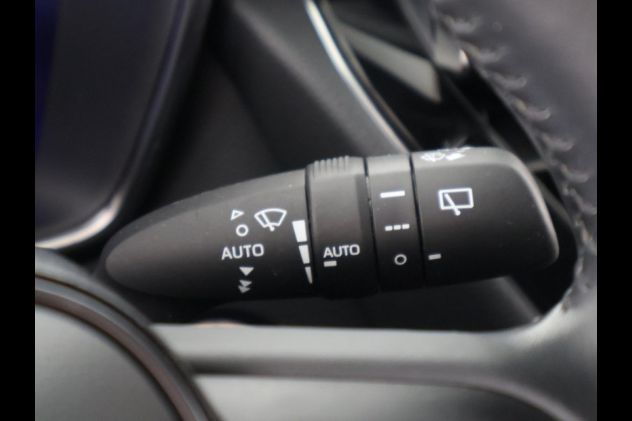 Toyota Corolla 1.8 Hybrid Active Bi-Tone Sport | Apple Carplay & AndroidAUTO | Navigatie | Privacy Glass |
