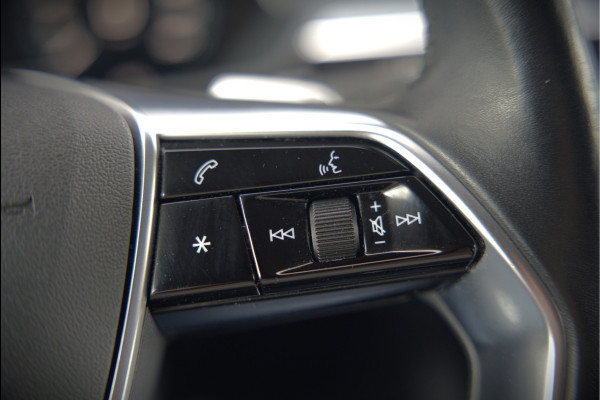 Audi e-tron e-tron 50 quattro Launch edition plus 71 kWh | Panoramadak | Stoelverwarming | Memory Seat | Adaptive Cruise Control | Luchtvering | Parkeersensoren | Apple Carplay | Keyless | SOH 83,67%