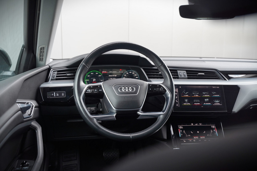 Audi e-tron e-tron 50 quattro Launch edition plus 71 kWh | Panoramadak | Stoelverwarming | Memory Seat | Adaptive Cruise Control | Luchtvering | Parkeersensoren | Apple Carplay | Keyless | SOH 83,67%