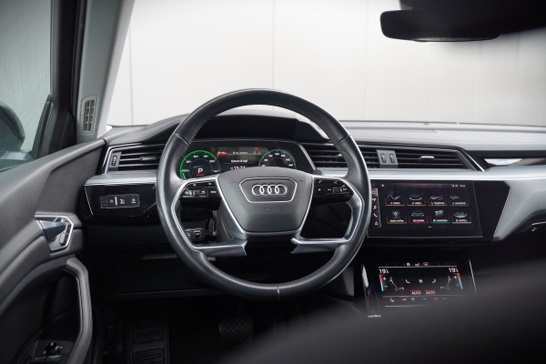 Audi e-tron e-tron 50 quattro Launch edition plus 71 kWh | Panoramadak | Stoelverwarming | Memory Seat | Adaptive Cruise Control | Luchtvering | Parkeersensoren | Apple Carplay | Keyless | SOH 83,67%