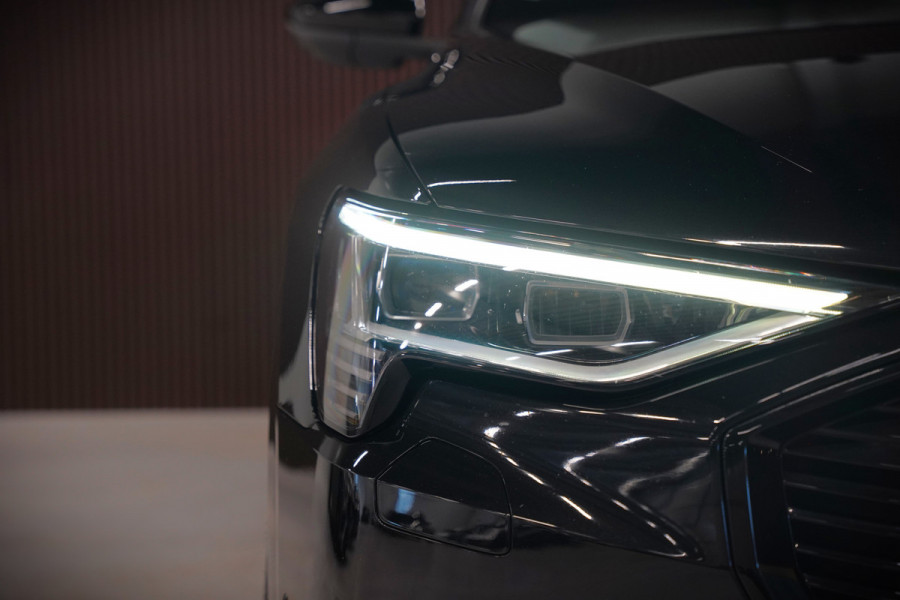 Audi e-tron e-tron 50 quattro Launch edition plus 71 kWh | Panoramadak | Stoelverwarming | Memory Seat | Adaptive Cruise Control | Luchtvering | Parkeersensoren | Apple Carplay | Keyless | SOH 83,67%