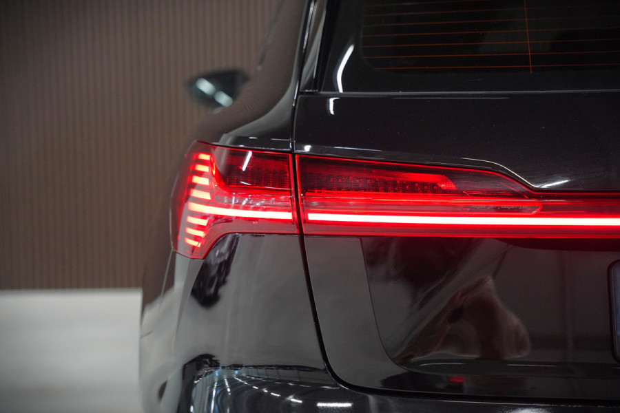 Audi e-tron e-tron 50 quattro Launch edition plus 71 kWh | Panoramadak | Stoelverwarming | Memory Seat | Adaptive Cruise Control | Luchtvering | Parkeersensoren | Apple Carplay | Keyless | SOH 83,67%