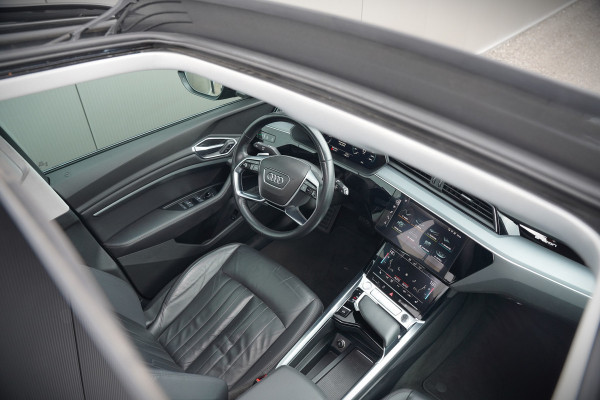Audi e-tron e-tron 50 quattro Launch edition plus 71 kWh | Panoramadak | Stoelverwarming | Memory Seat | Adaptive Cruise Control | Luchtvering | Parkeersensoren | Apple Carplay | Keyless | SOH 83,67%