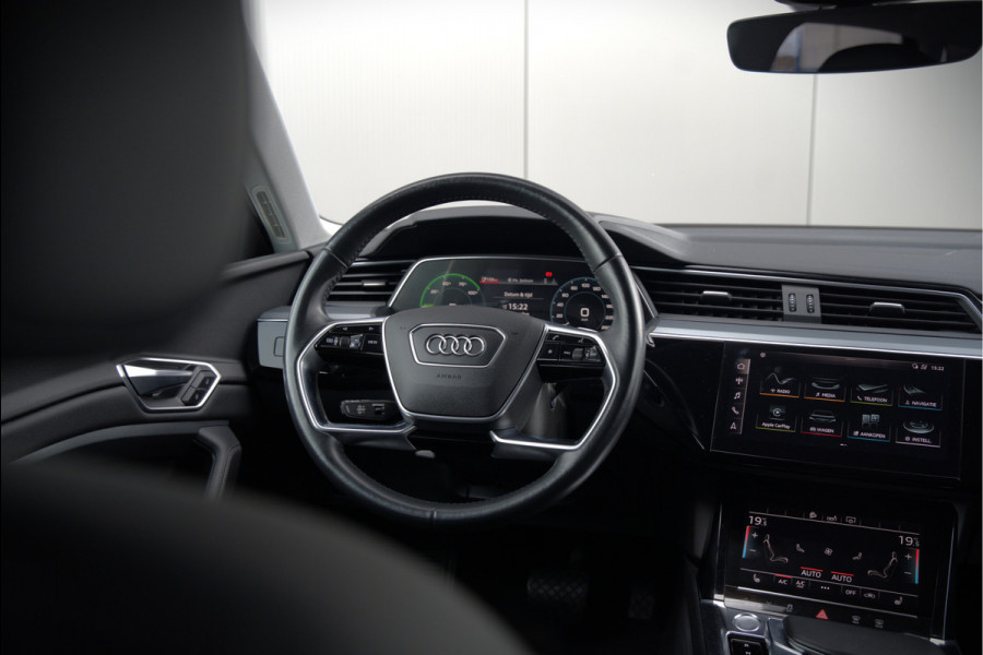 Audi e-tron e-tron 50 quattro Launch edition plus 71 kWh | Panoramadak | Stoelverwarming | Memory Seat | Adaptive Cruise Control | Luchtvering | Parkeersensoren | Apple Carplay | Keyless | SOH 83,67%