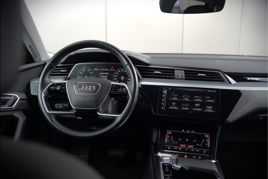 Audi e-tron e-tron 50 quattro Launch edition plus 71 kWh | Panoramadak | Stoelverwarming | Memory Seat | Adaptive Cruise Control | Luchtvering | Parkeersensoren | Apple Carplay | Keyless | SOH 83,67%