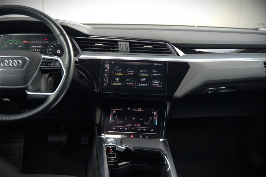 Audi e-tron e-tron 50 quattro Launch edition plus 71 kWh | Panoramadak | Stoelverwarming | Memory Seat | Adaptive Cruise Control | Luchtvering | Parkeersensoren | Apple Carplay | Keyless | SOH 83,67%