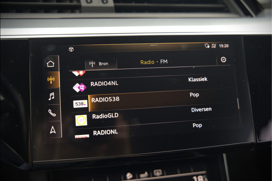 Audi e-tron e-tron 50 quattro Launch edition plus 71 kWh | Panoramadak | Stoelverwarming | Memory Seat | Adaptive Cruise Control | Luchtvering | Parkeersensoren | Apple Carplay | Keyless | SOH 83,67%