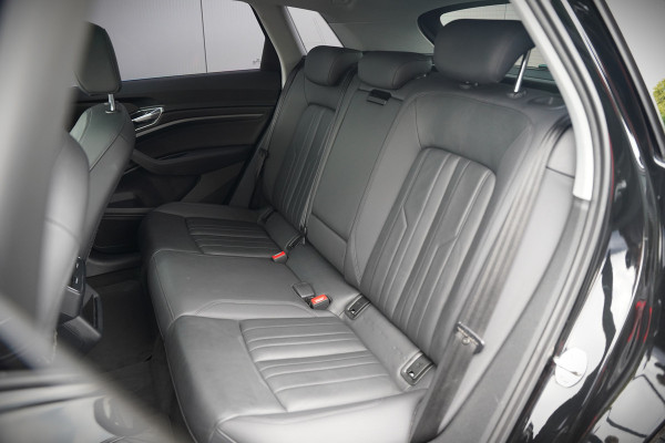 Audi e-tron e-tron 50 quattro Launch edition plus 71 kWh | Panoramadak | Stoelverwarming | Memory Seat | Adaptive Cruise Control | Luchtvering | Parkeersensoren | Apple Carplay | Keyless | SOH 83,67%