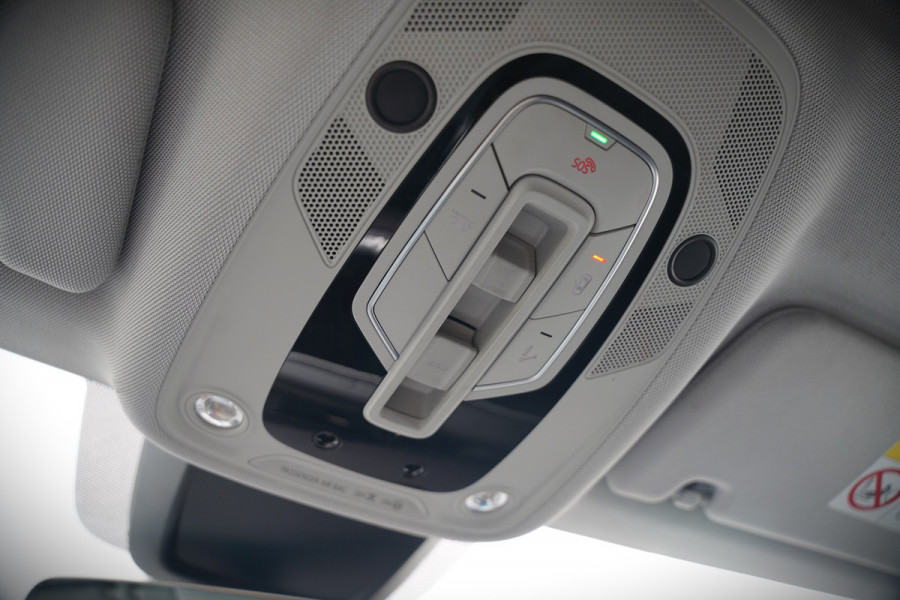 Audi e-tron e-tron 50 quattro Launch edition plus 71 kWh | Panoramadak | Stoelverwarming | Memory Seat | Adaptive Cruise Control | Luchtvering | Parkeersensoren | Apple Carplay | Keyless | SOH 83,67%