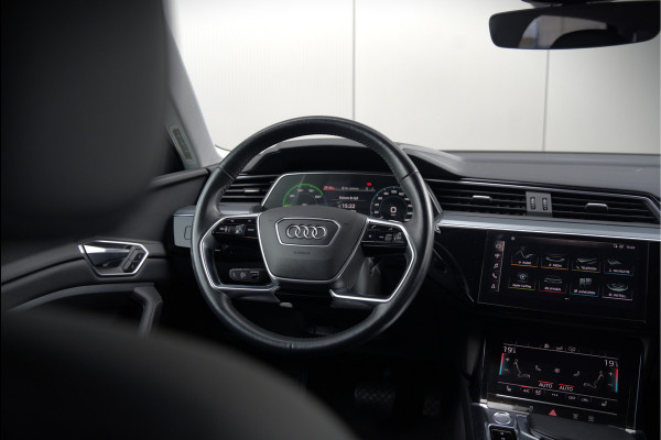 Audi e-tron e-tron 50 quattro Launch edition plus 71 kWh | Panoramadak | Stoelverwarming | Keyless | Apple Carplay | Luchtvering | Adaptive Cruise Control | Leer | Elek. Stoelen  | BTW | NAP | Led | Black Style | PDC | SOH 84,94%