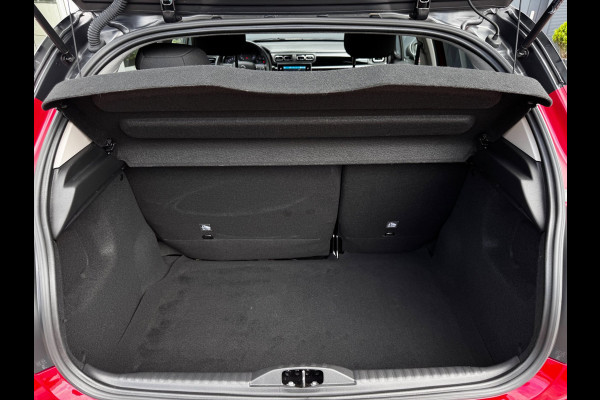 Citroën C3 1.2 PureTech Shine | Automaat | Camera | Stoelverwarming | PDC voor + achter | Navigatie