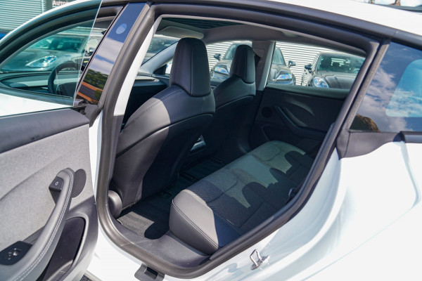 Tesla Model 3 RWD 60 kWh | Selfdriving optie | Panorama sunroof | 360cam | LED | Sfeerverlichting | Adaptieve cruise | Lane assist