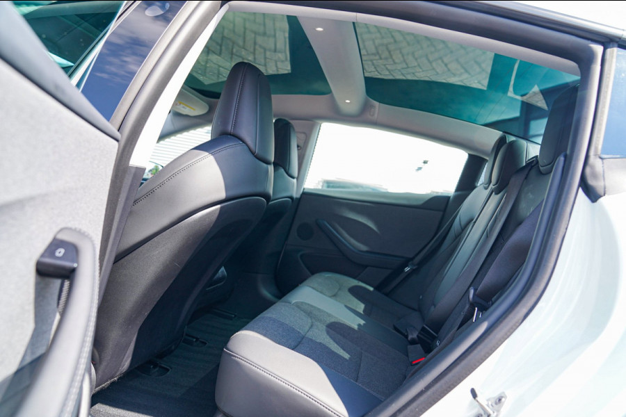 Tesla Model 3 RWD 60 kWh | Selfdriving optie | Panorama sunroof | 360cam | LED | Sfeerverlichting | Adaptieve cruise | Lane assist