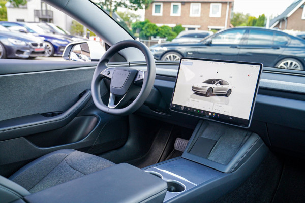 Tesla Model 3 RWD 60 kWh | Selfdriving optie | Panorama sunroof | 360cam | LED | Sfeerverlichting | Adaptieve cruise | Lane assist