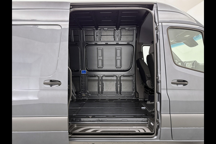 Mercedes-Benz Sprinter 319 CDI L2H2 Trekhaak 3500kg Distronic 360°camera N1-registratie