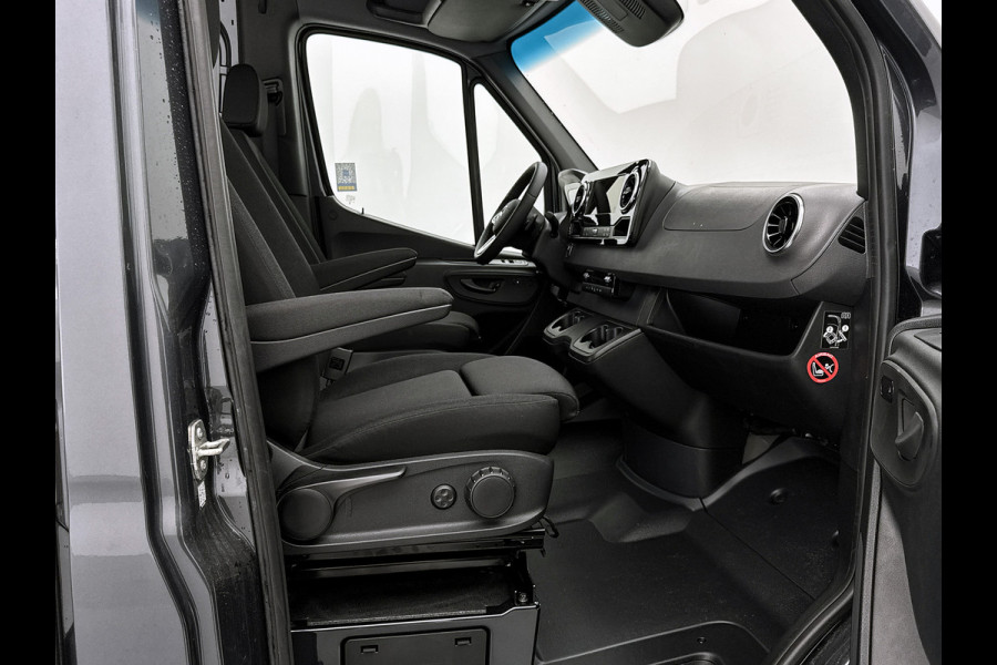 Mercedes-Benz Sprinter 319 CDI L2H2 Distronic 3500kg Trekhaak 360°camera Led Navigatie N1-registratie