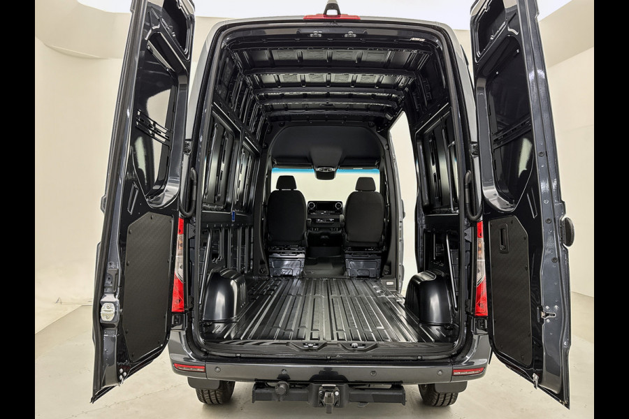 Mercedes-Benz Sprinter 319 CDI L2H2 Distronic 3500kg Trekhaak 360°camera Led Navigatie N1-registratie