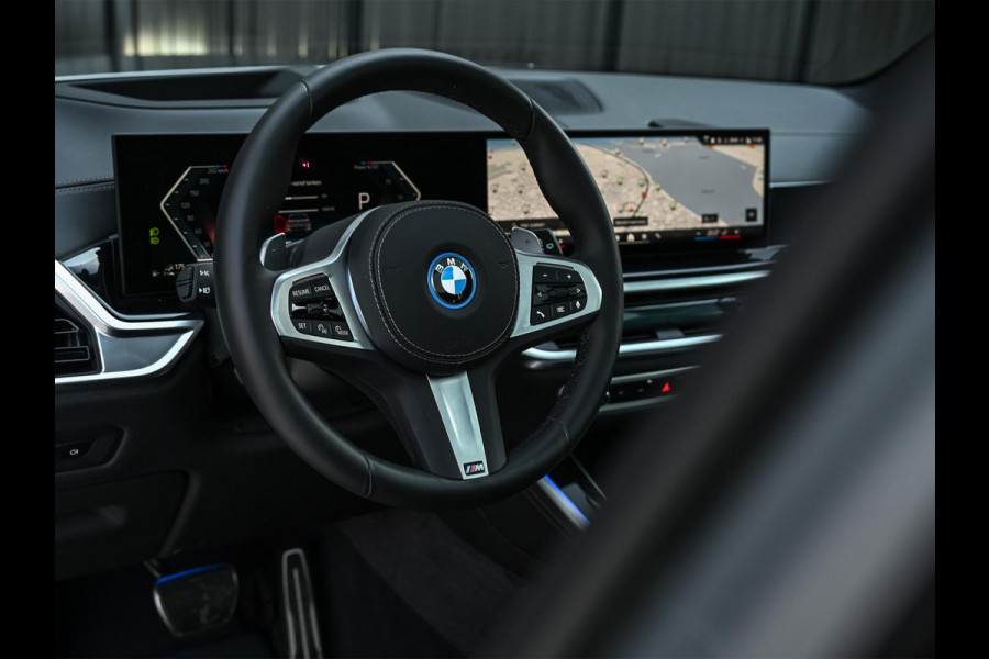 BMW X5 xDrive50e M-Sport Pro | Panoramadak | Harman/Kardon | HUD | Masagge + Ventilatie | 360 Camera | Active Cruise | Iconic Glow | Ambiance Interieur | Comfort Access | Soft-Close |